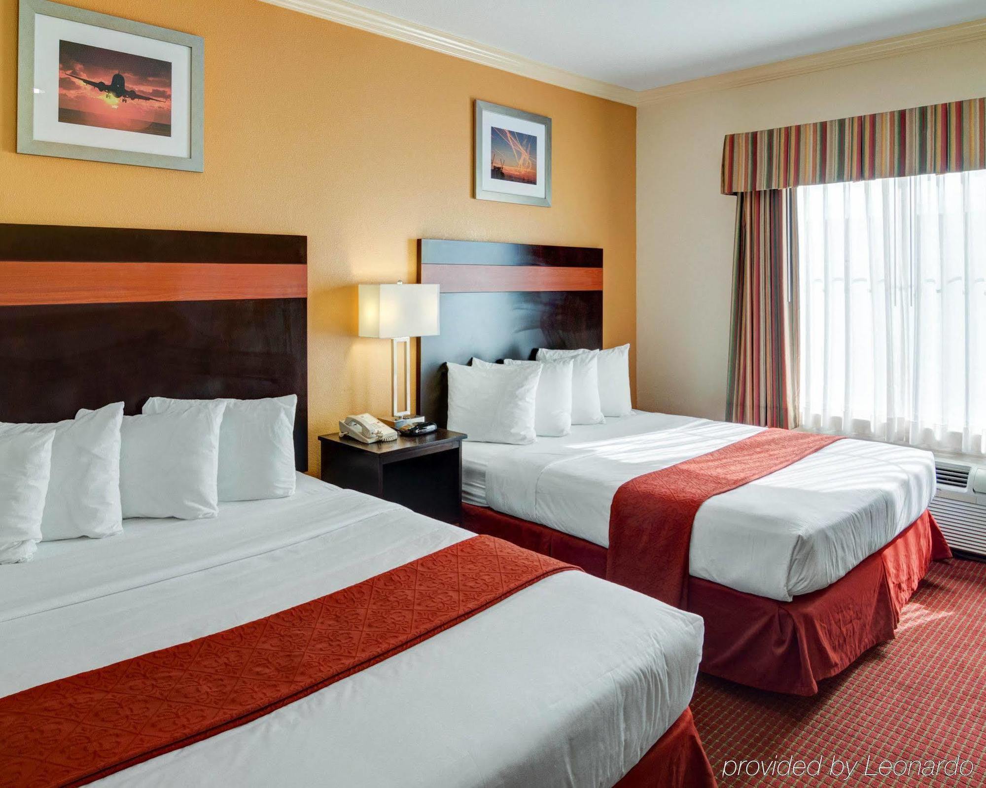 Springwood Suites Houston Iah - Beltway 8 Экстерьер фото