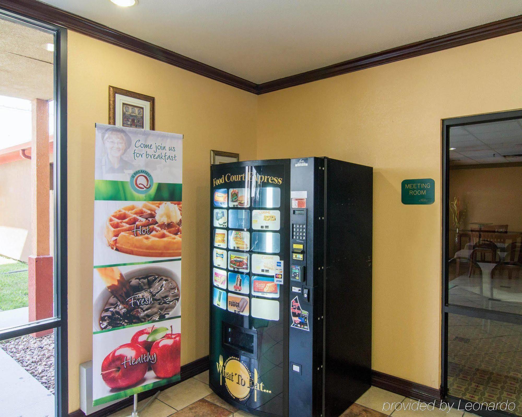 Springwood Suites Houston Iah - Beltway 8 Экстерьер фото