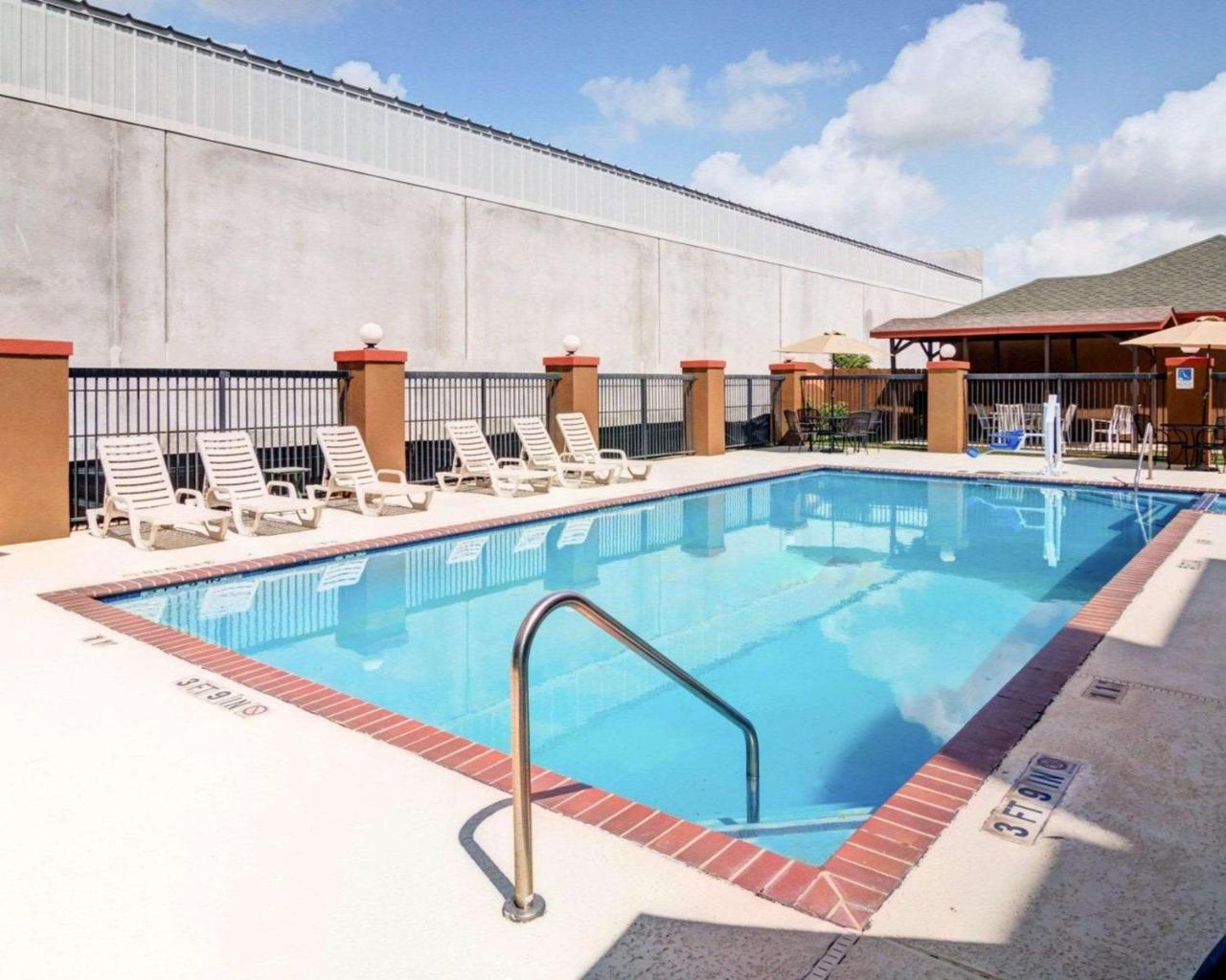 Springwood Suites Houston Iah - Beltway 8 Экстерьер фото